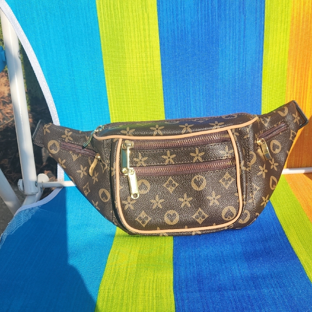 Source Unknown Brown Monogram-Style Waist Bag wit… - image 15